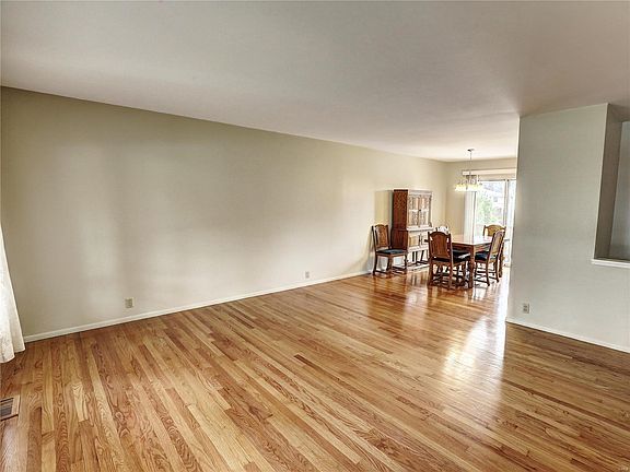 2nd image of 1404 Fox Creek Dr