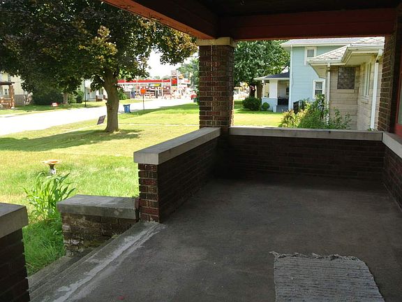 5th image of 1311 Lincolnway E