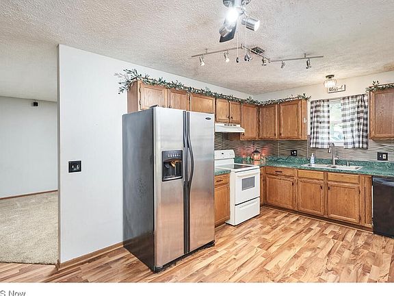 5th image of 30 Kirby Dr