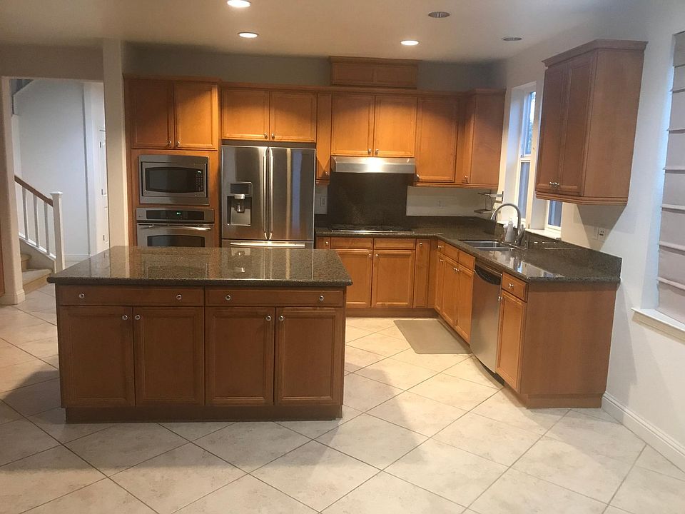 2nd image of 584 Enos St