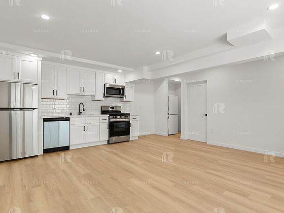 2nd image of 7259 Willoughby Ave #25