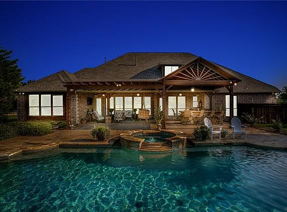 3rd image of 1730 Fair Oaks Ln