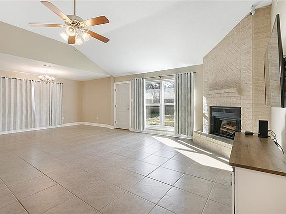 4th image of 305 Westminster Dr
