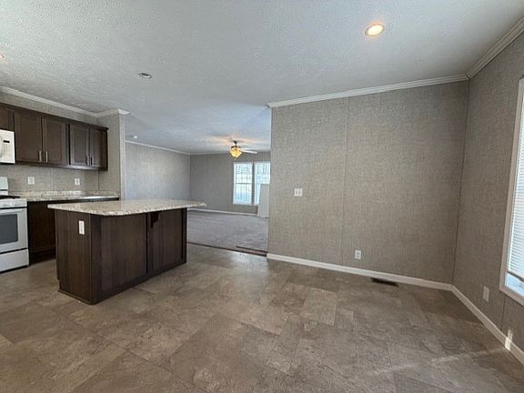 2nd image of 4 Woodside Dr #279