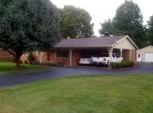 305 Donna Dr, Hopkinsville, KY 42240