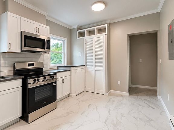 3rd image of 206 Jefferson St #2