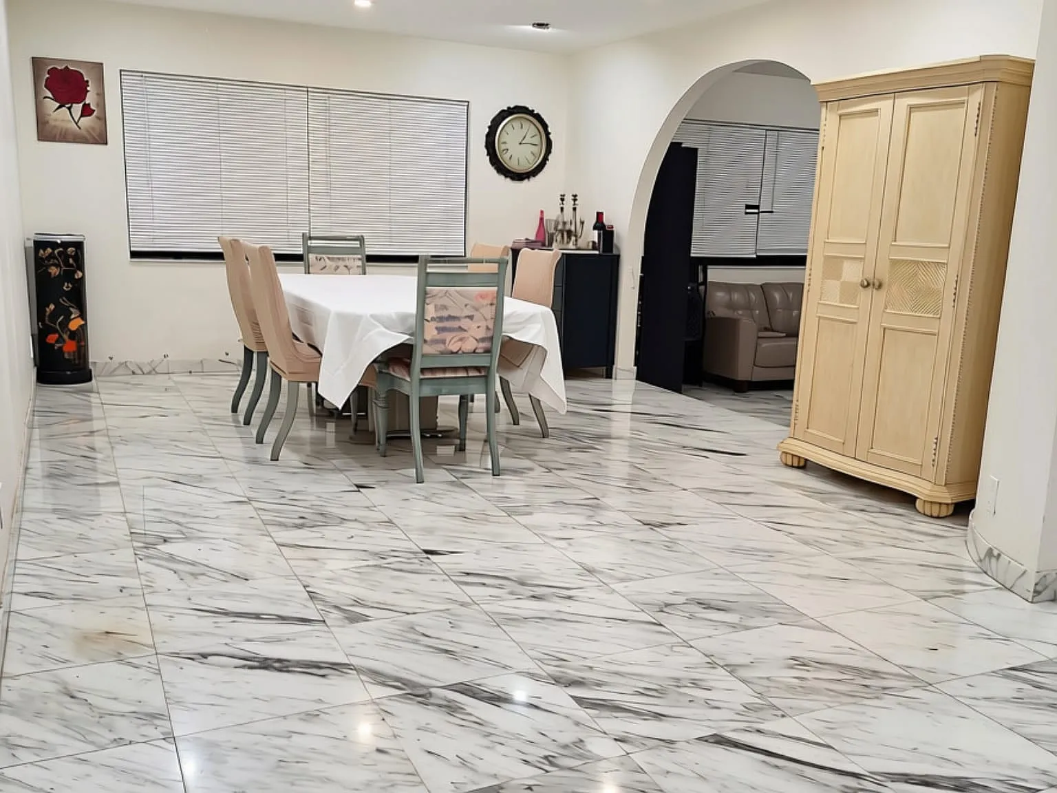 4 bed, 2.5 bath, 3560 sqft, $5,200 — Photo 3