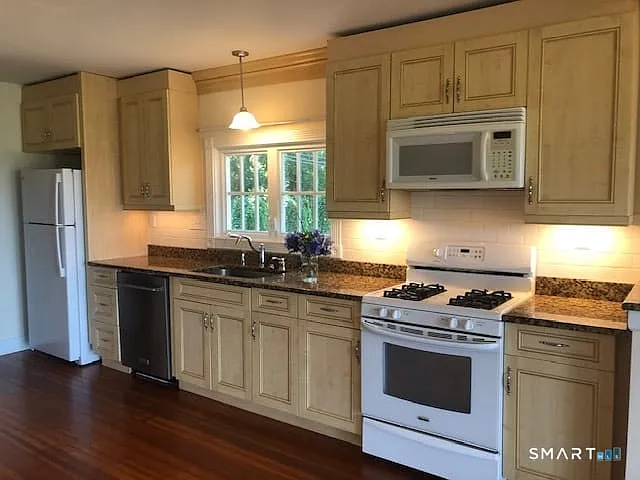 2 bed, 2.0 bath, 1464 sqft, $3,600 — Photo 3