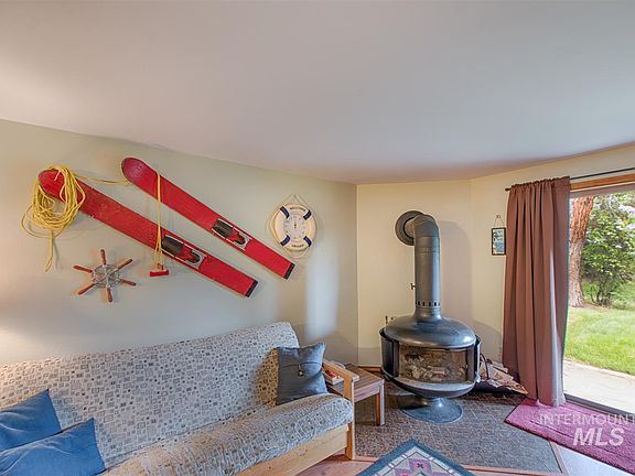 4th image of 1630 N Davis Ave #5