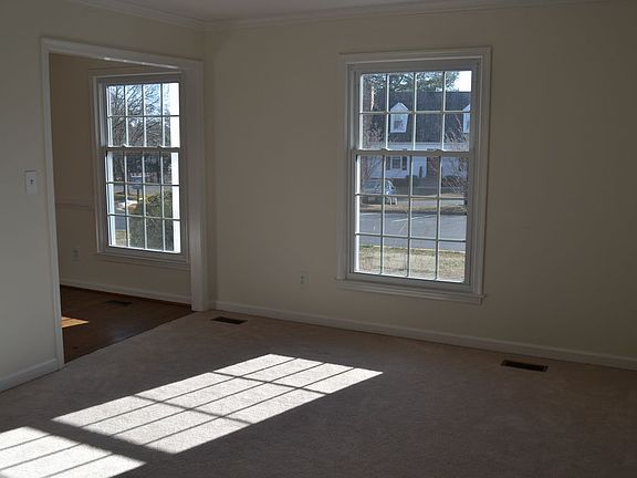 4th image of 547 Tiffany Ct