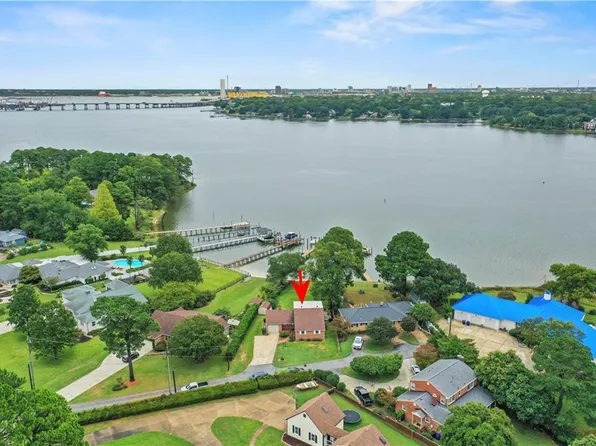 3121 Riveredge Dr, Portsmouth, VA 23703