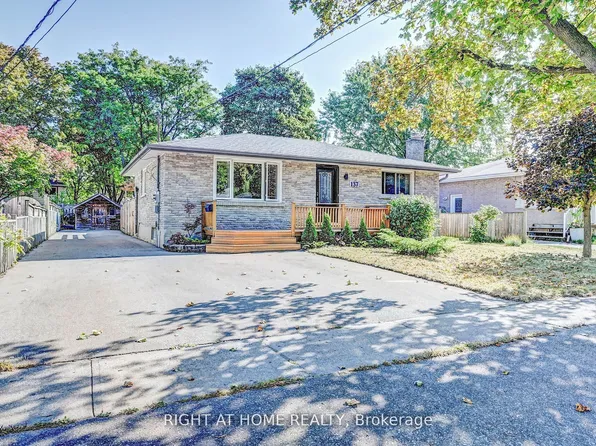 137 Country Club Dr, Guelph, ON N1E 3K8