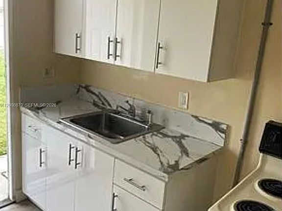 5th image of 1109 SW 2nd St