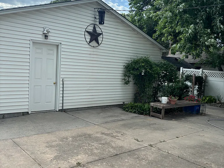 patio, 2+ car garage