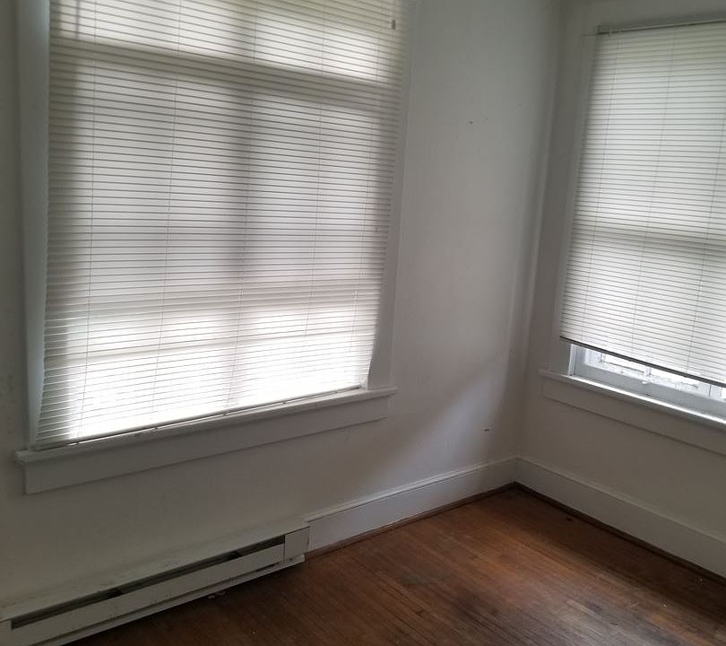 2nd image of 211 Saint Augustine St #B