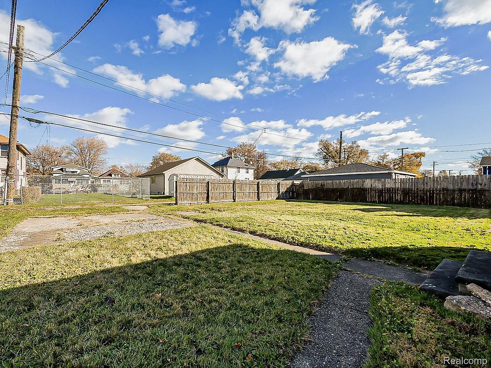 75 E Henry St, photo 15