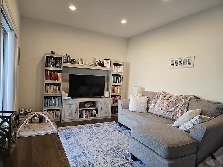 723 W 34th St — Photo 9