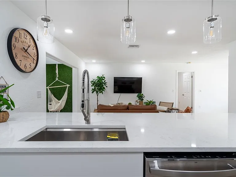 7354 Biltmore Dr — Photo 13