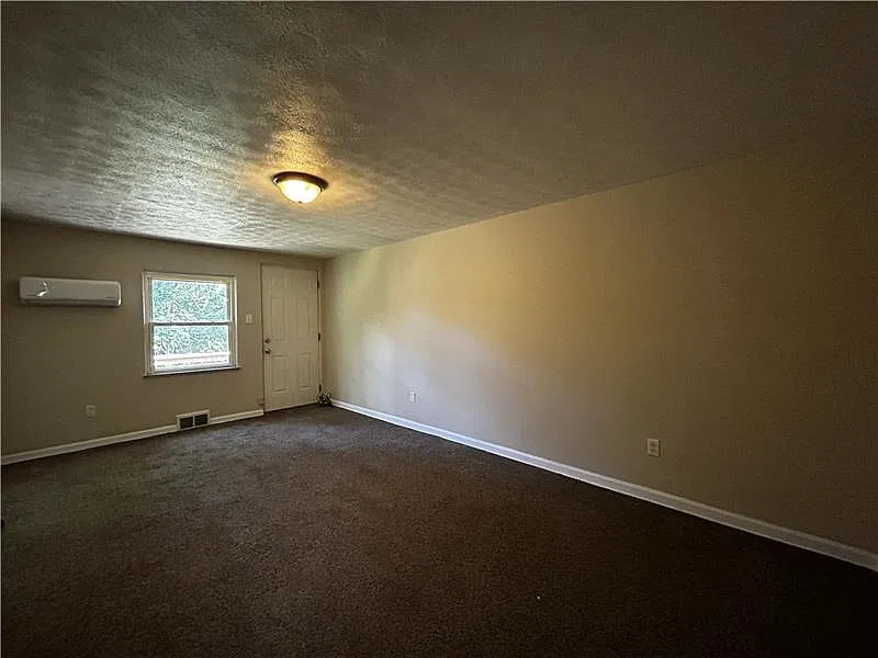 2629 Whitehaven Blvd — Photo 4