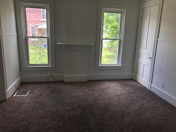 4th image of 809 E 2nd St