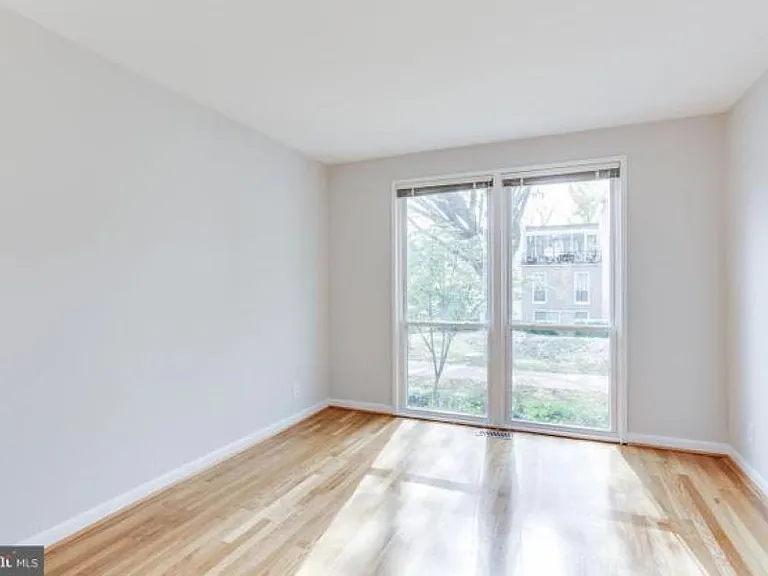 40 G St SW #104 — Photo 6