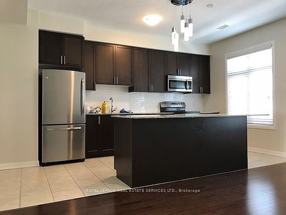 3rd image of 165 Hampshire Way #7