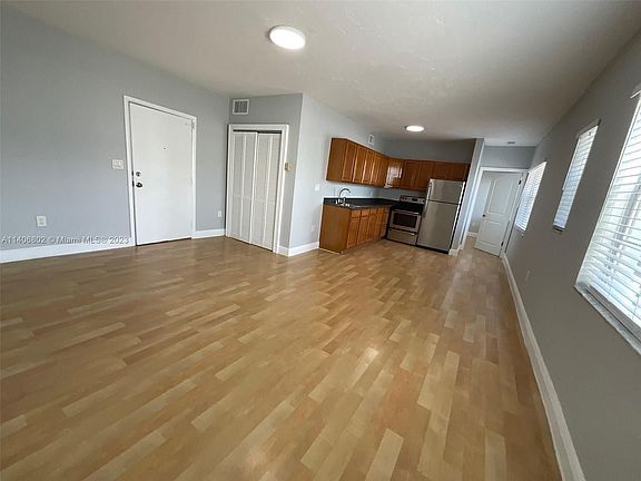4th image of 1360 Collins Ave APT 202