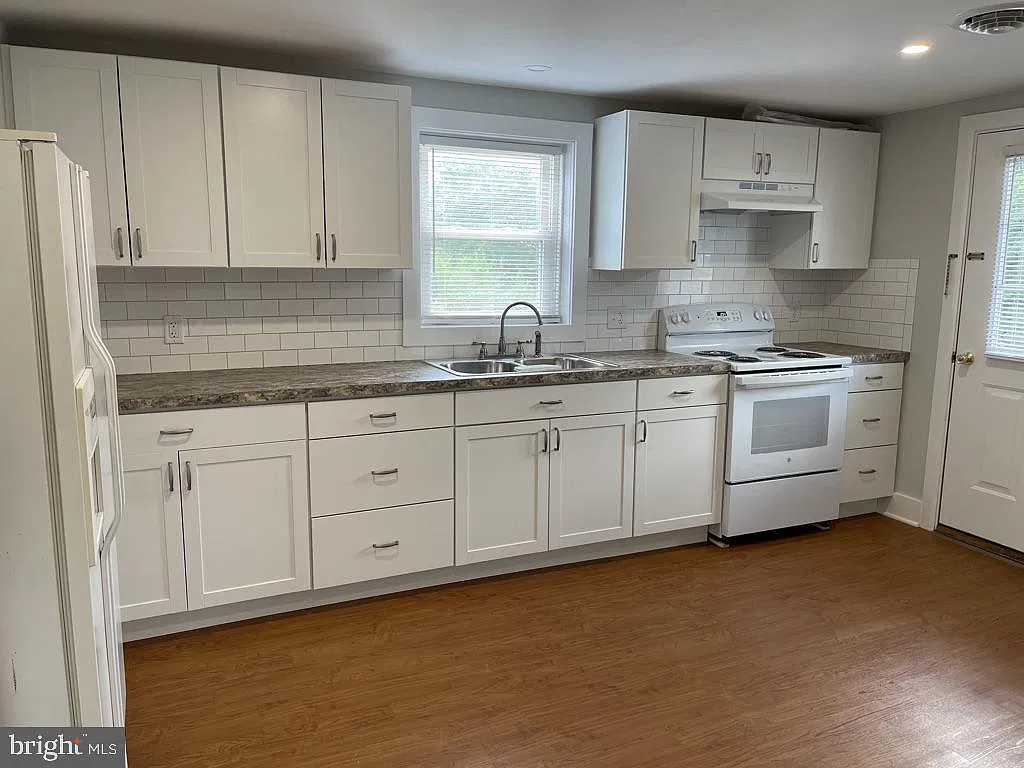 2 bed, 1.0 bath, 1000 sqft, $1,350 — Photo 1