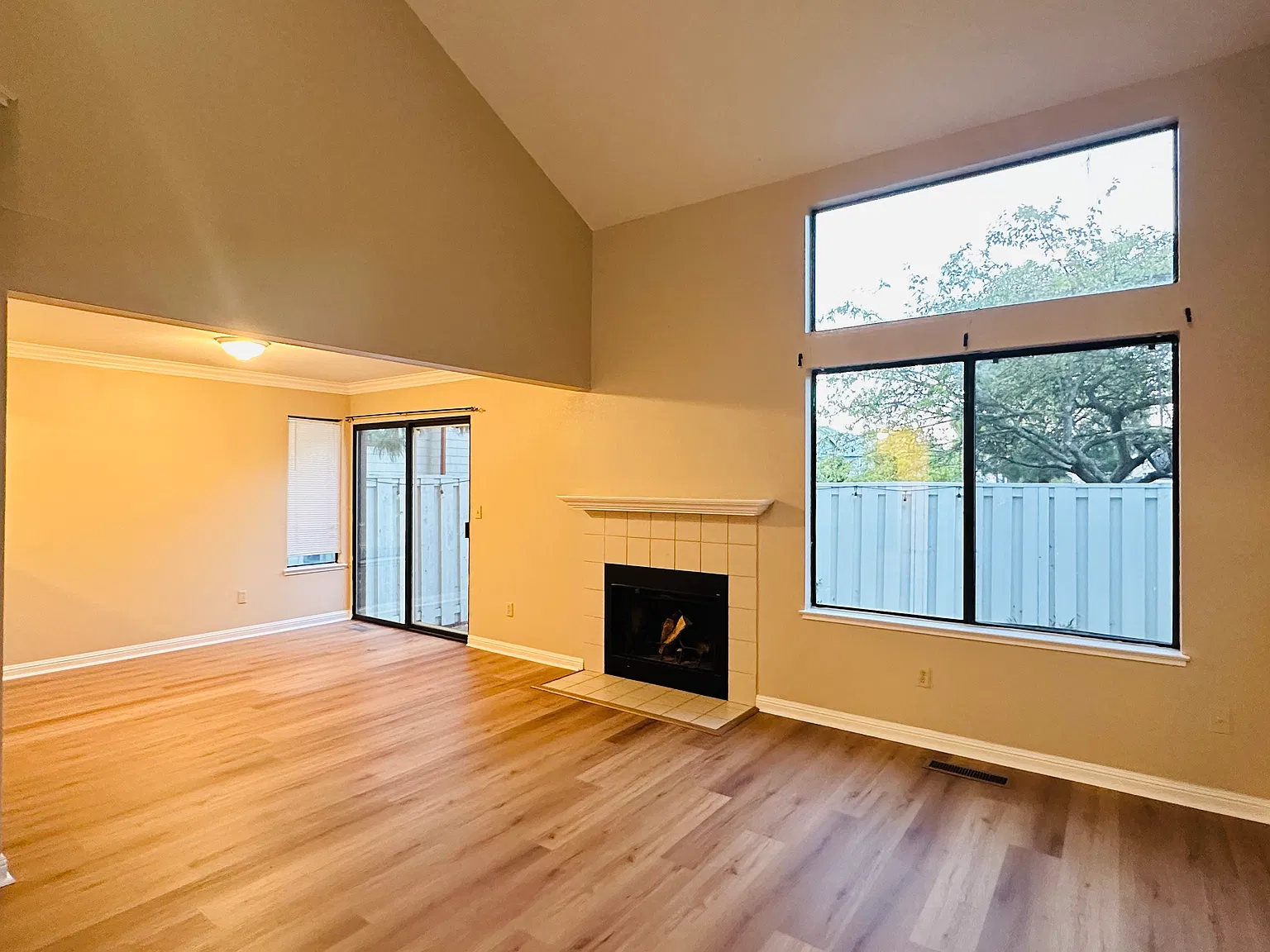 3 bed, 1572 sqft, $3,800 — Photo 2