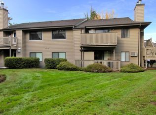 1953 Lake Isle Dr, Eugene, OR 97401