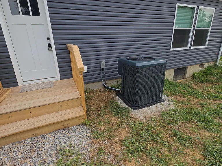 209 W Lake St — Photo 2