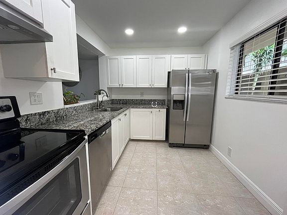 4th image of 5160 Las Verdes Circle #222
