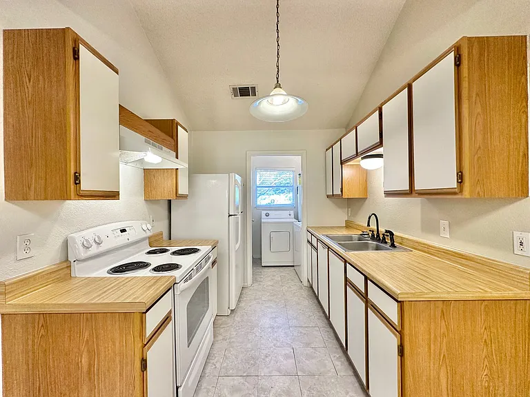 401 W Lincoln Ave — Photo 9