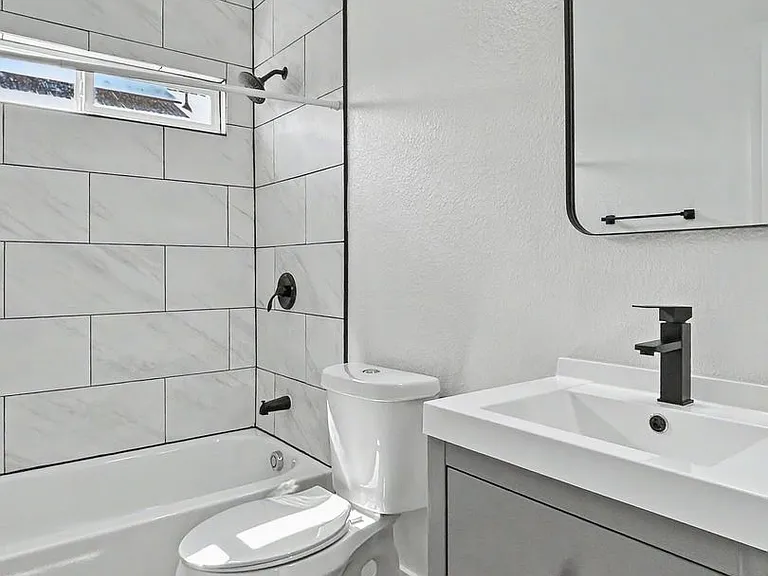 109 Sample St — Photo 8