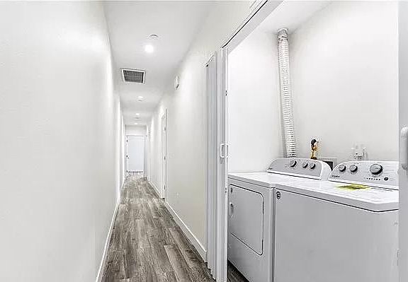 5th image of 5934 Vineland Ave #202