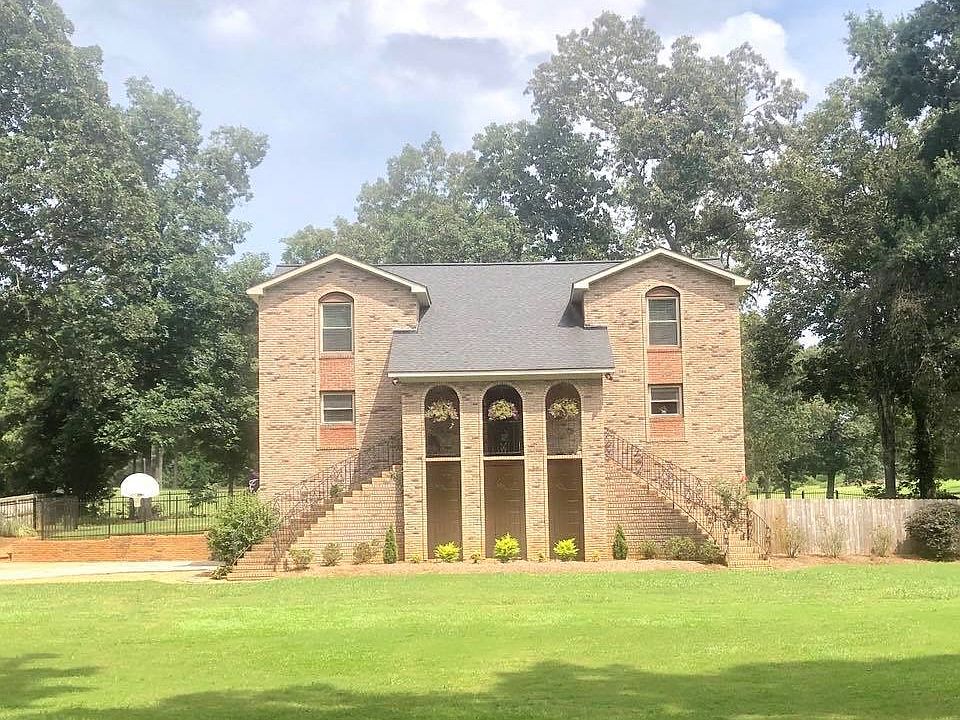 1st image of 836 N College Dr