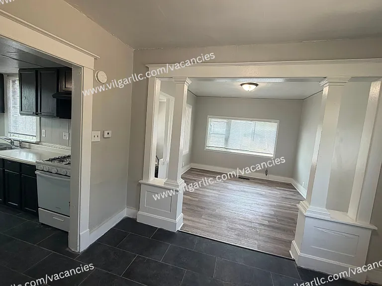 1007 Becker St — Photo 6