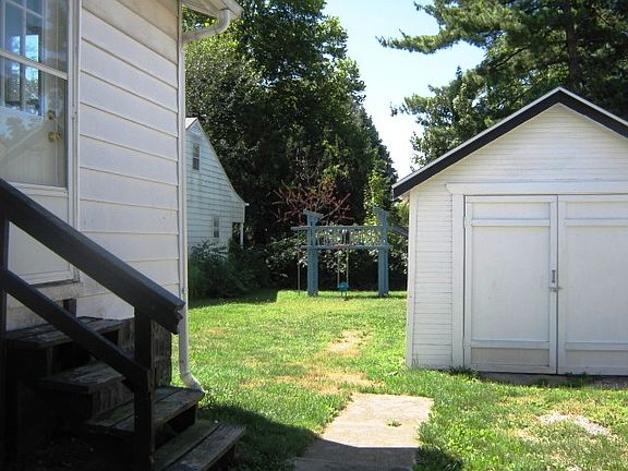 5th image of 256 Bouquet Ave