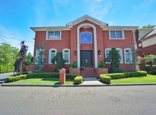 14 Sarcona Ct, Staten Island, NY 10309