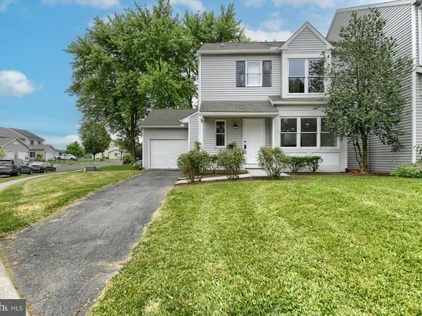 17 Nottingham Dr, Mechanicsburg, PA 17050