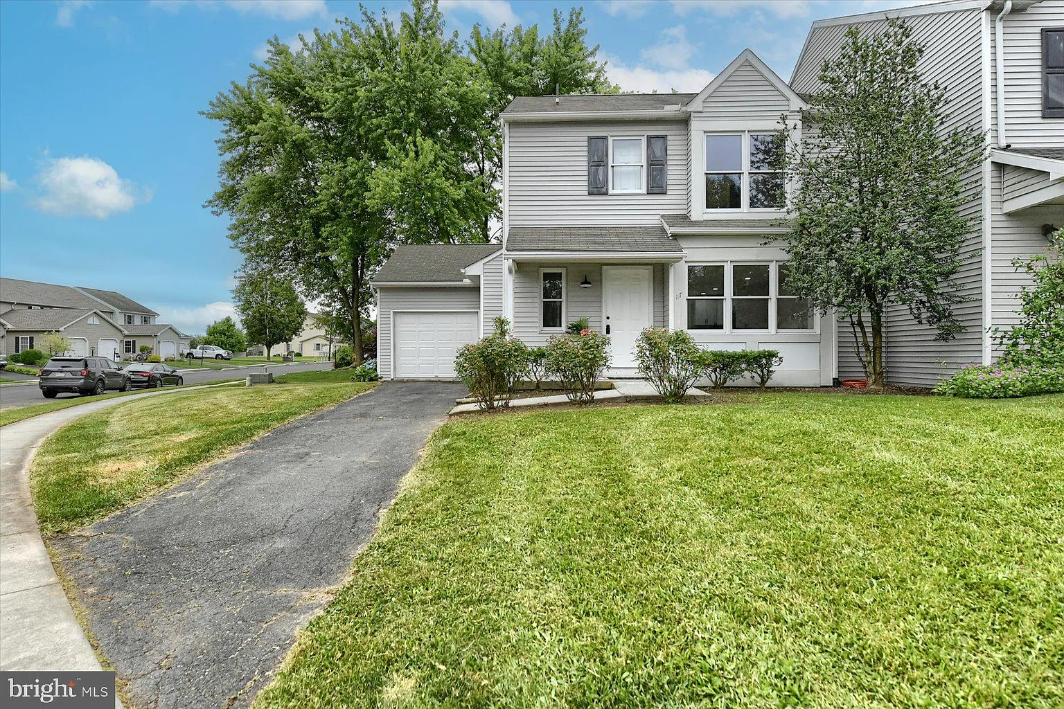 17 Nottingham Dr photo 1