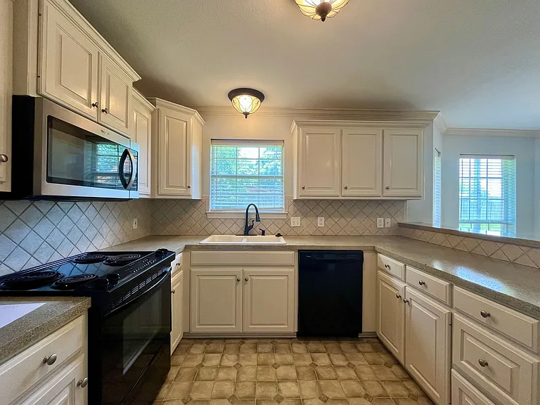16780 Terrebonne Dr — Photo 8