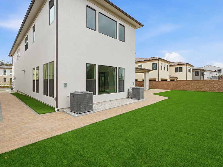 20568 Edgewood Ct — Photo 30