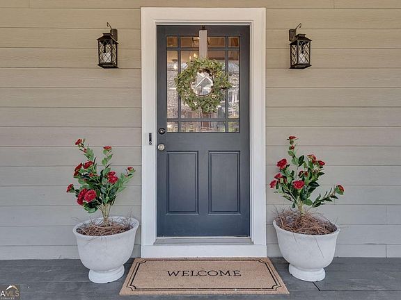 3rd image of 1560 Spring St SE