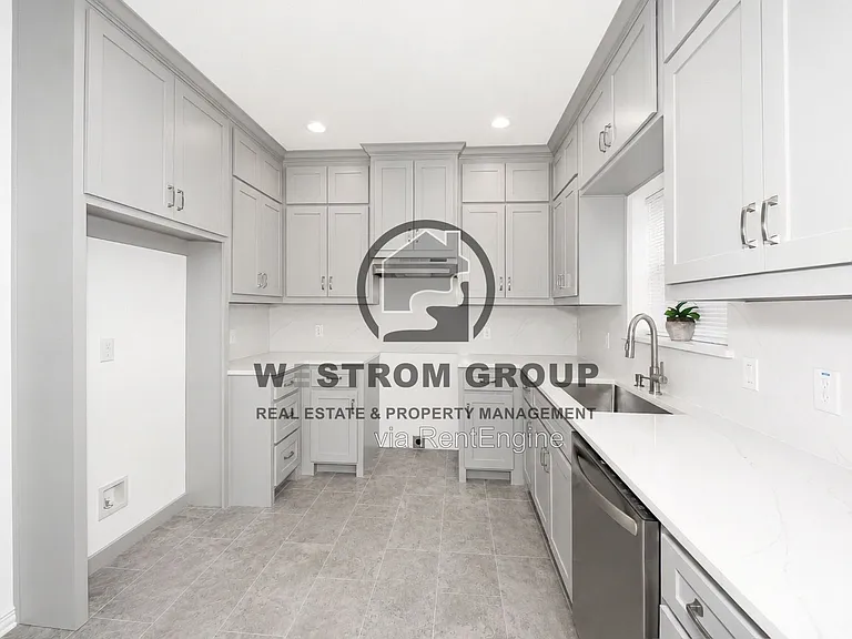 709 S Church St — Photo 9
