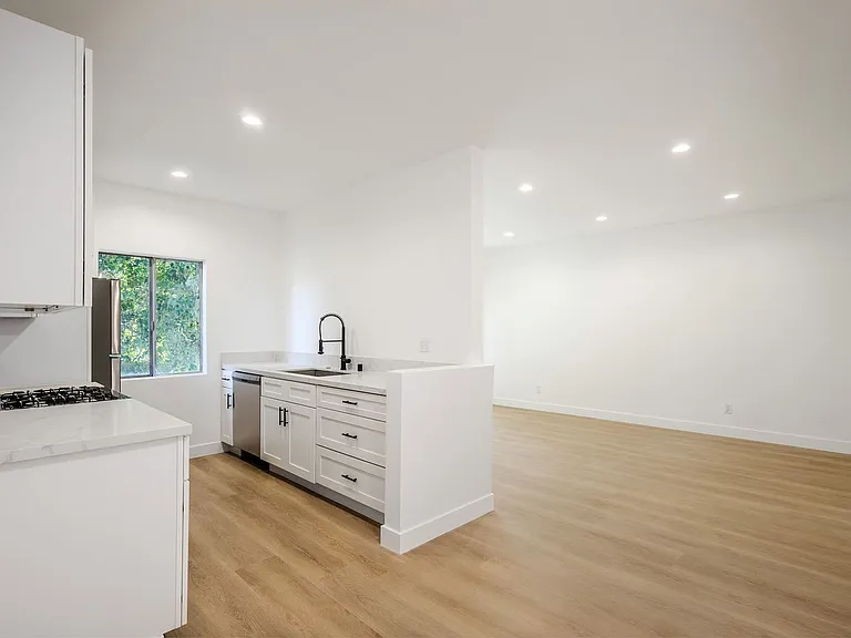 4639 W 17th St #6A — Photo 2
