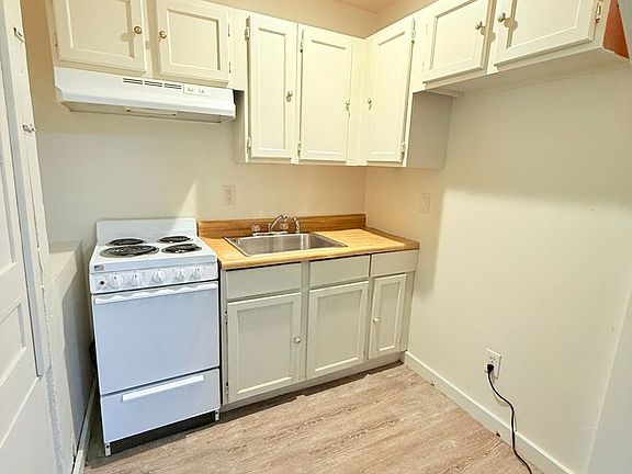 3rd image of 94 Malletts Bay Ave #3C