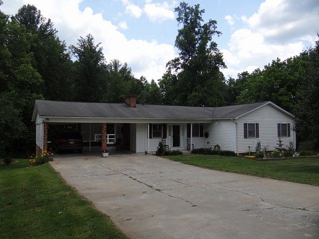 2nd image of 2696 Tuthill Dr