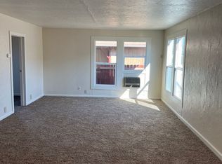 633 9th St, Orange Cove, CA 93646