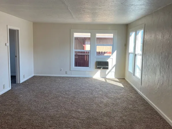 633 9th St, Orange Cove, CA 93646